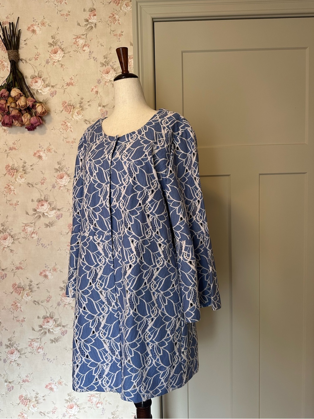 NWT Luii Blue Floral Lace Bell Sleeve L Jacket Large Wedding Timeless Chic - Picture 6 of 14